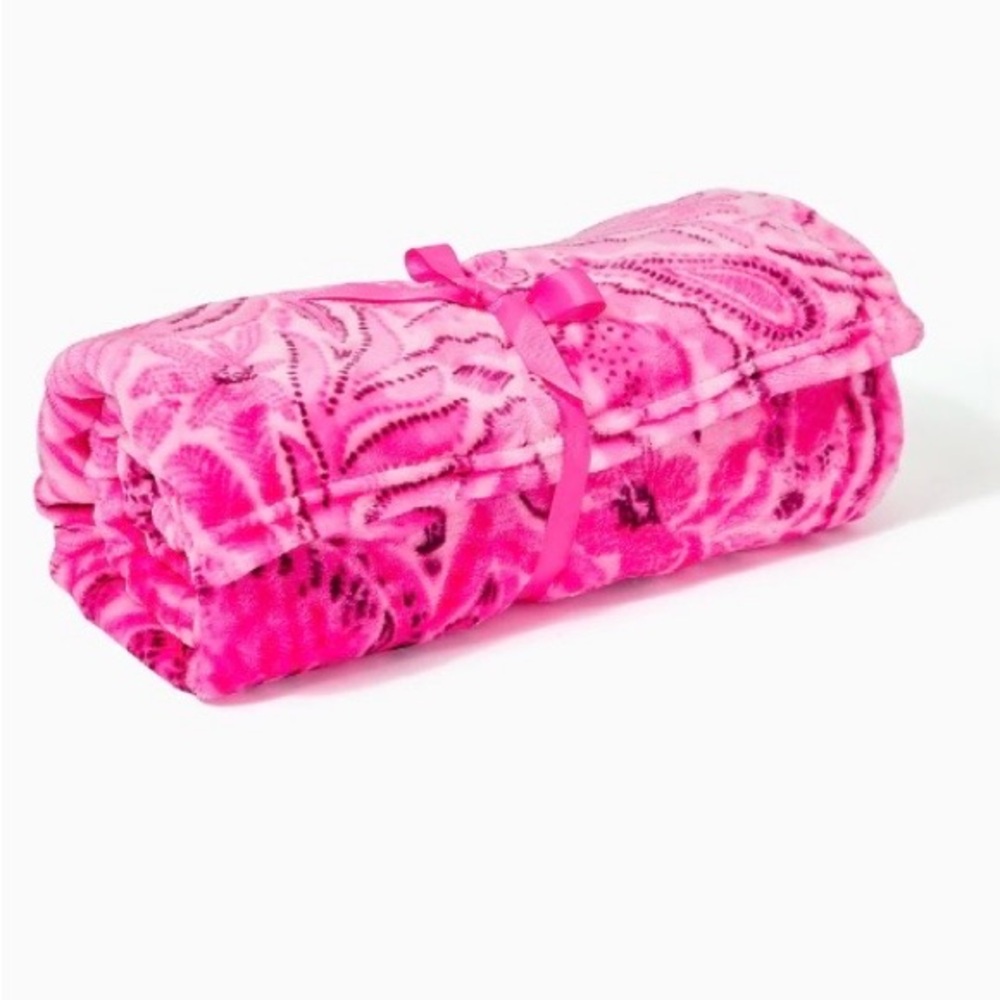 Brand new Lilly Pulitzer paradise blanket